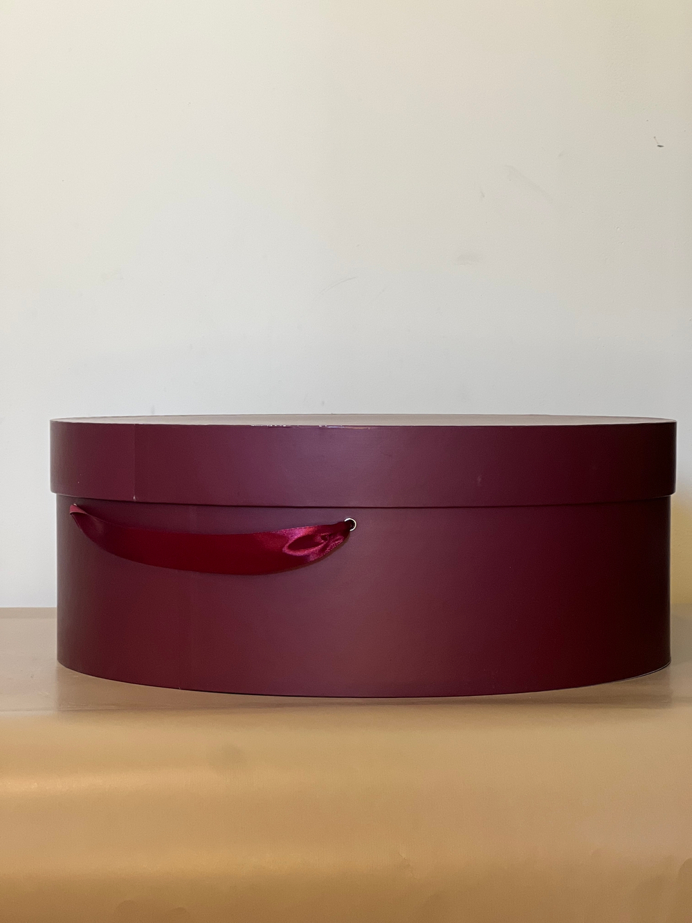 Короткая коробка 40 см Цвет;Бордо . В розницу 850 рублей.