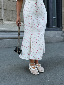 Силуэтное платье в цветок белое