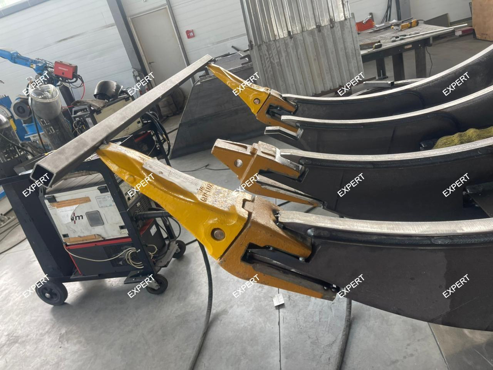 Ковш корчеватель на Экскаватор JCB