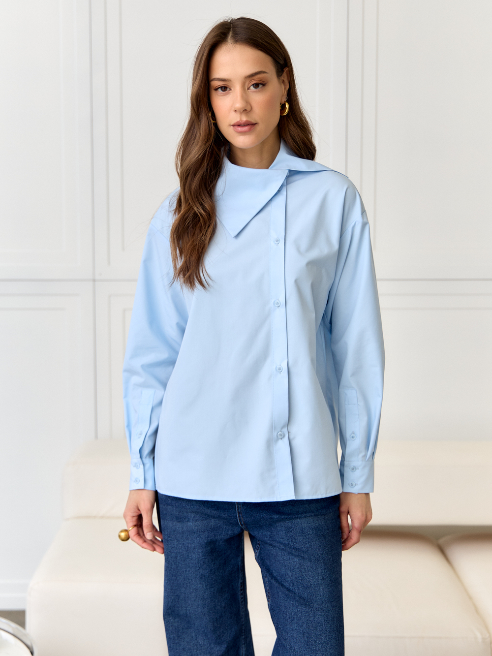 Рубашка с крупным воротником-стойкой