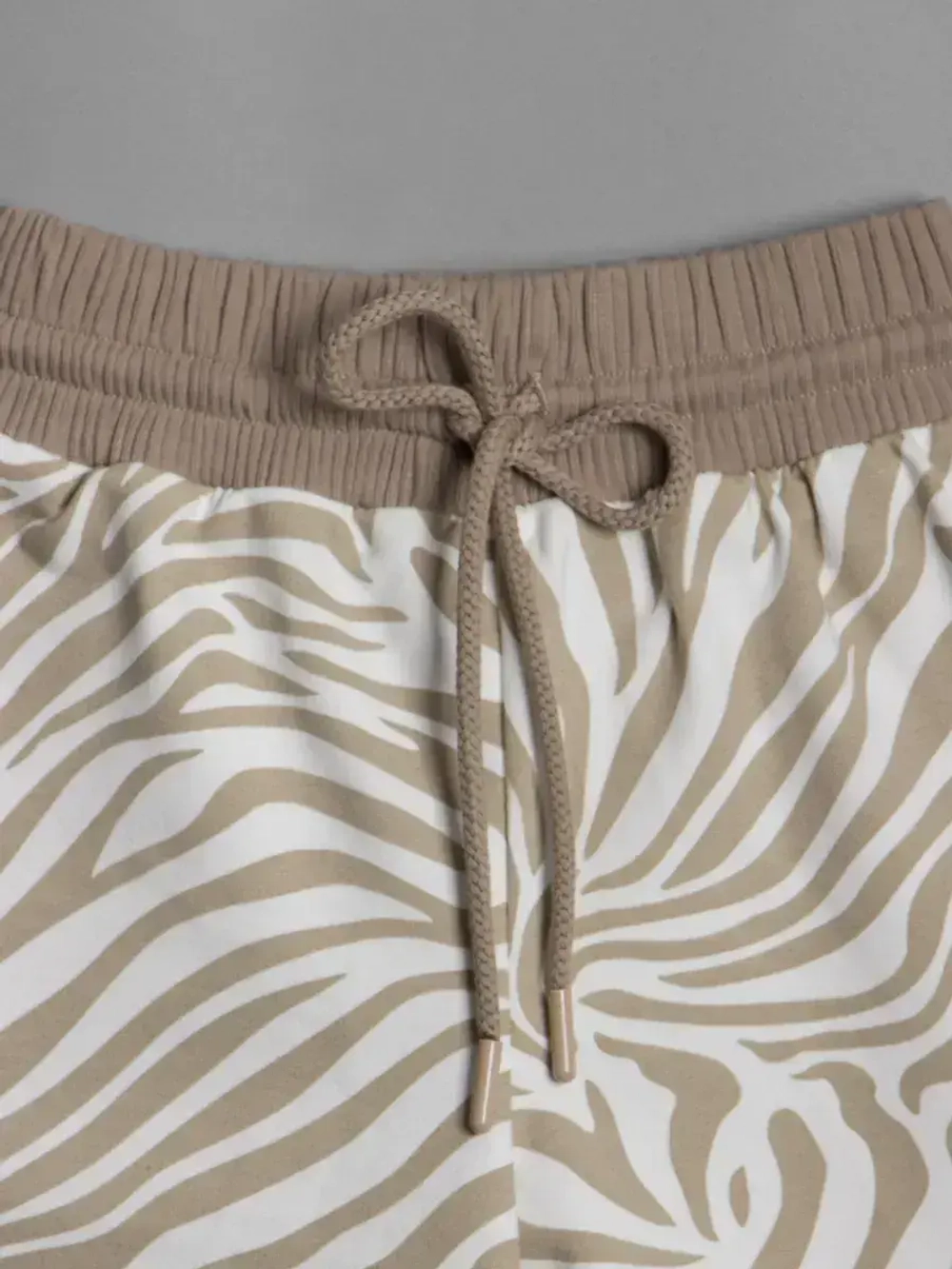 Костюм для девочки спортивный с шортами