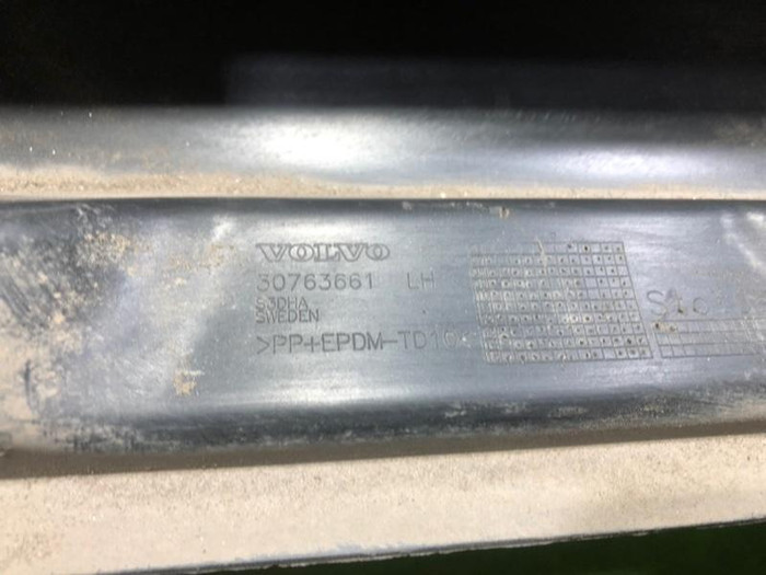 Накладка порога левая Volvo XC70 2 (2007-2016)