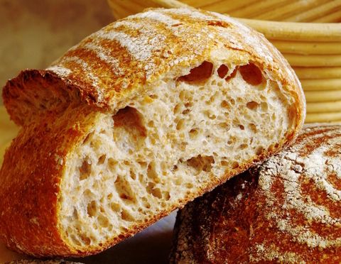 О добавление дрожжей в хлеб на закваске