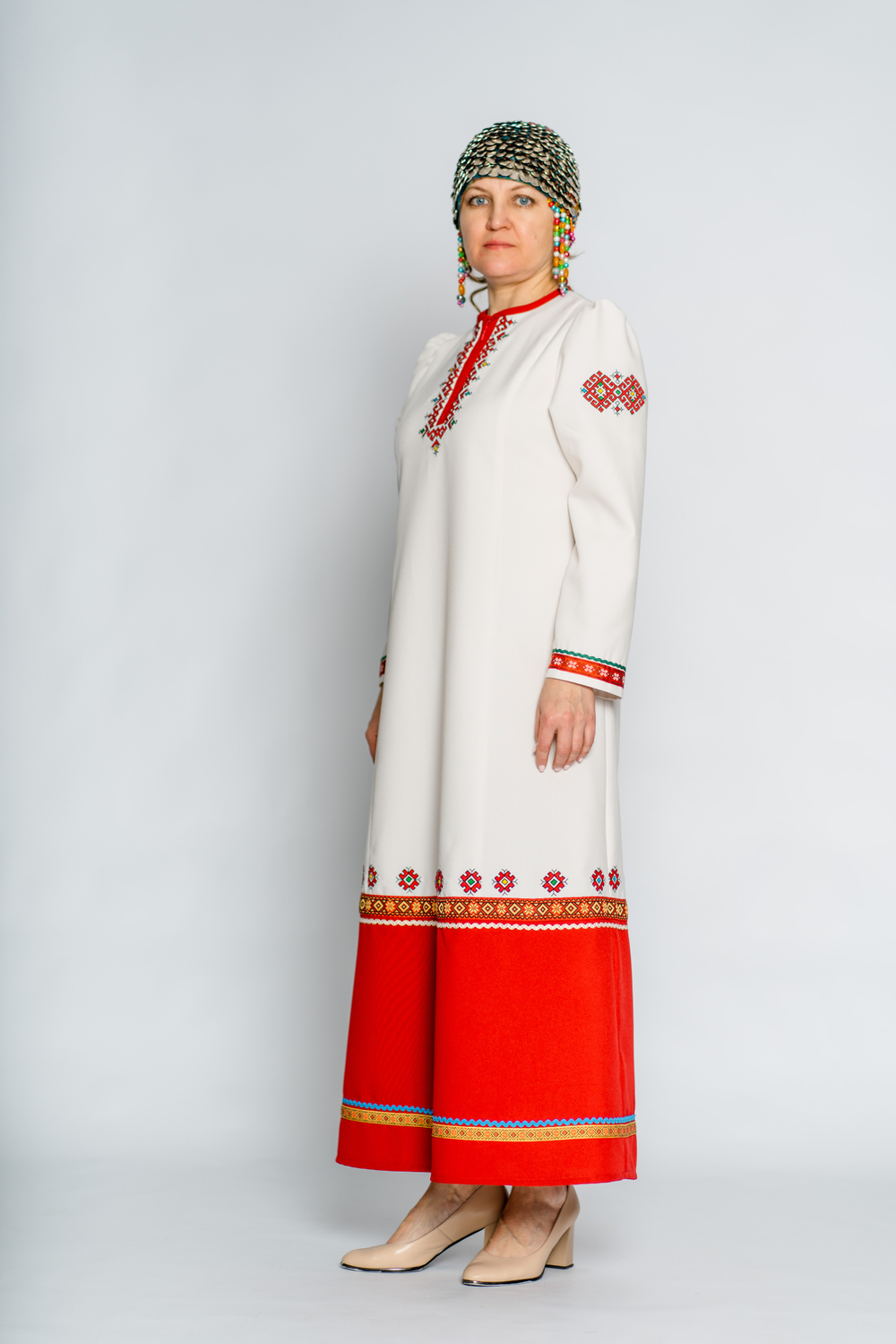 Платье женское с вышивкой