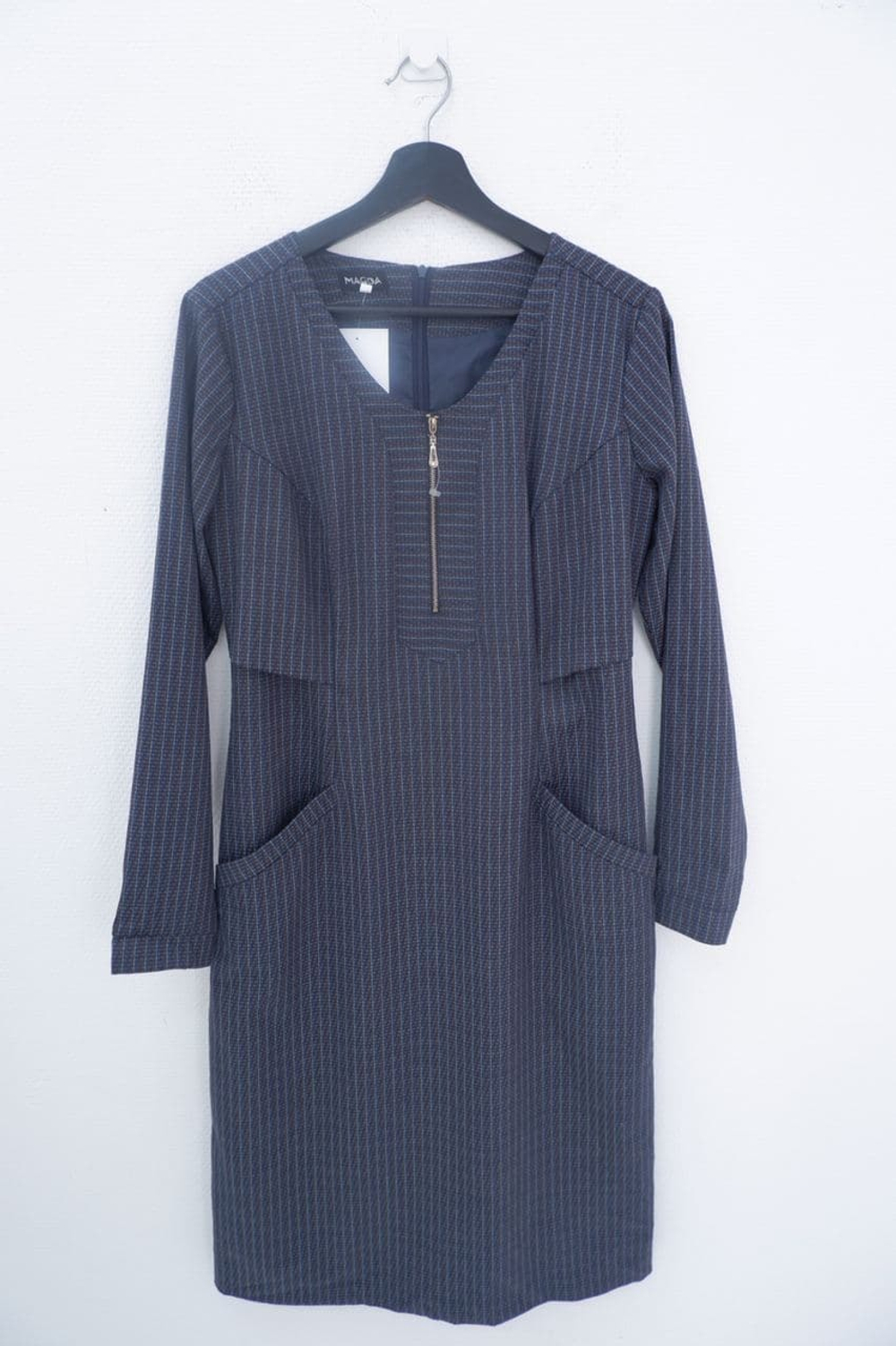 Платье офисное MAGDA 42 размер, новое