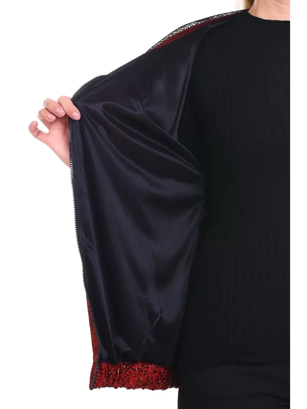 Ветровка с капюшоном