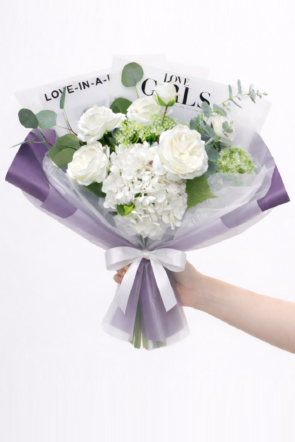 Быстро сборная упаковка в пленке. Форма №4 Коллекция "Гламур". Цвет: ЧЕРНИЧНЫЙ. Размер букета: +/- в55, ш50