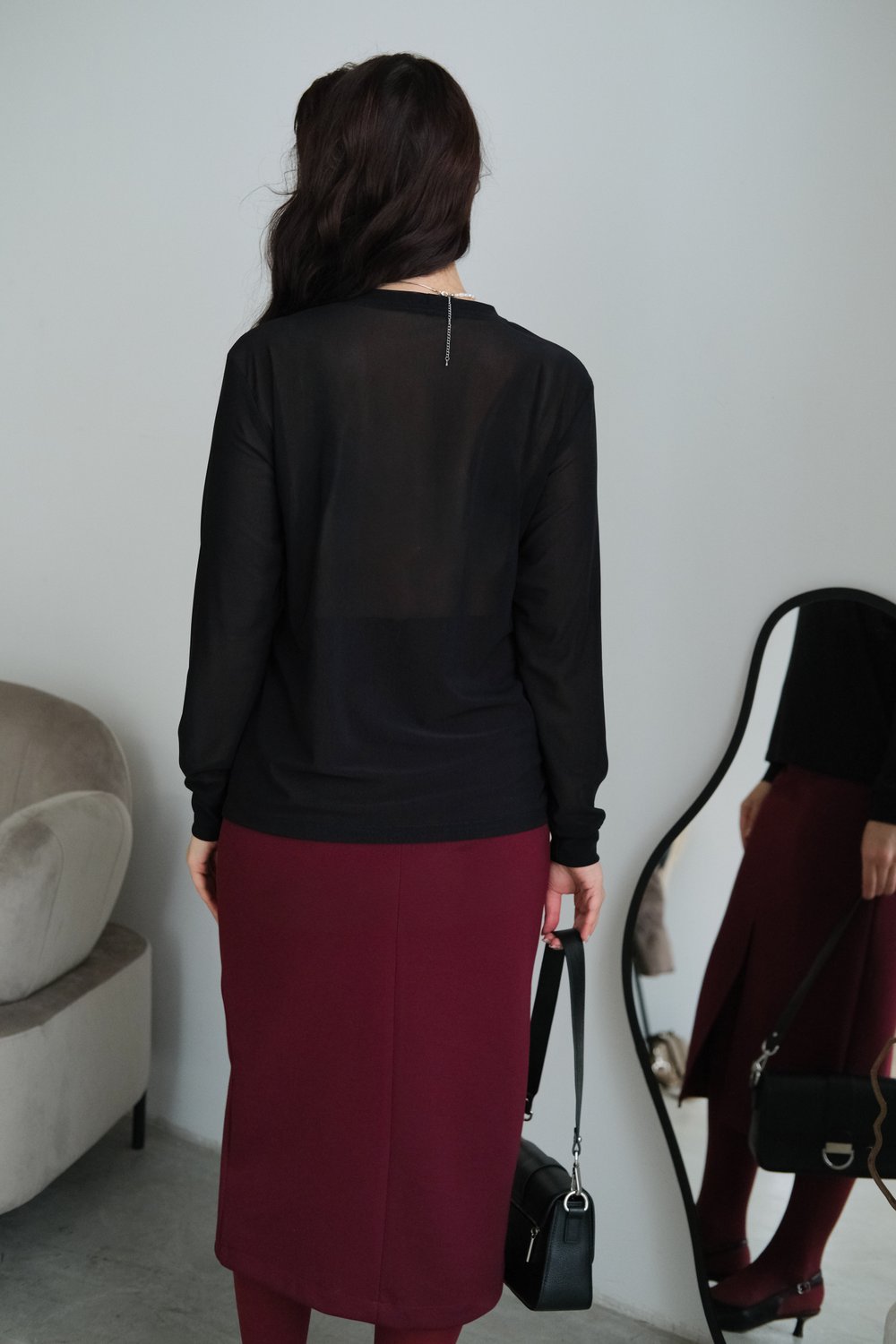 Лонгслив из черной сетки