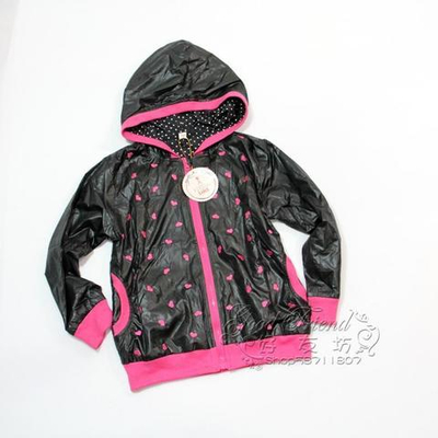 Ветровка с капюшоном и вышивкой в виде сердец