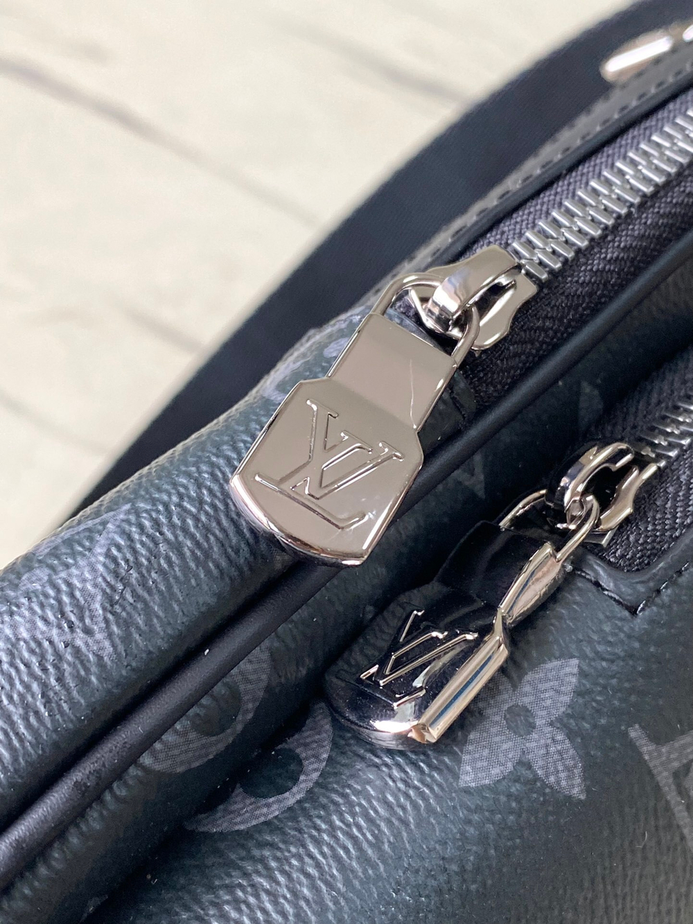 Louis Vuitton Avenue Slingbag PM