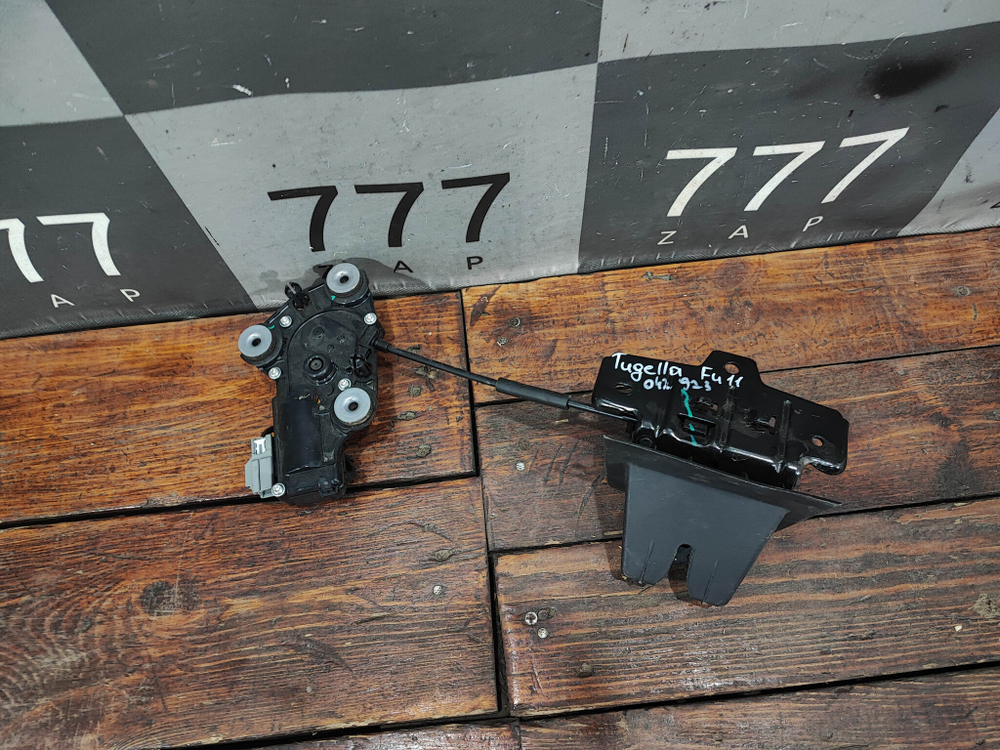 Замок крышки багажника Geely Atlas Pro, Tugella  Б/У Оригинал 5062027300