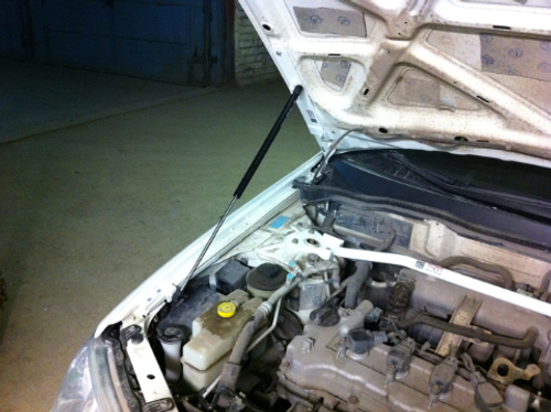 Упор капота Nissan Almera Classic (2006-н.в.)