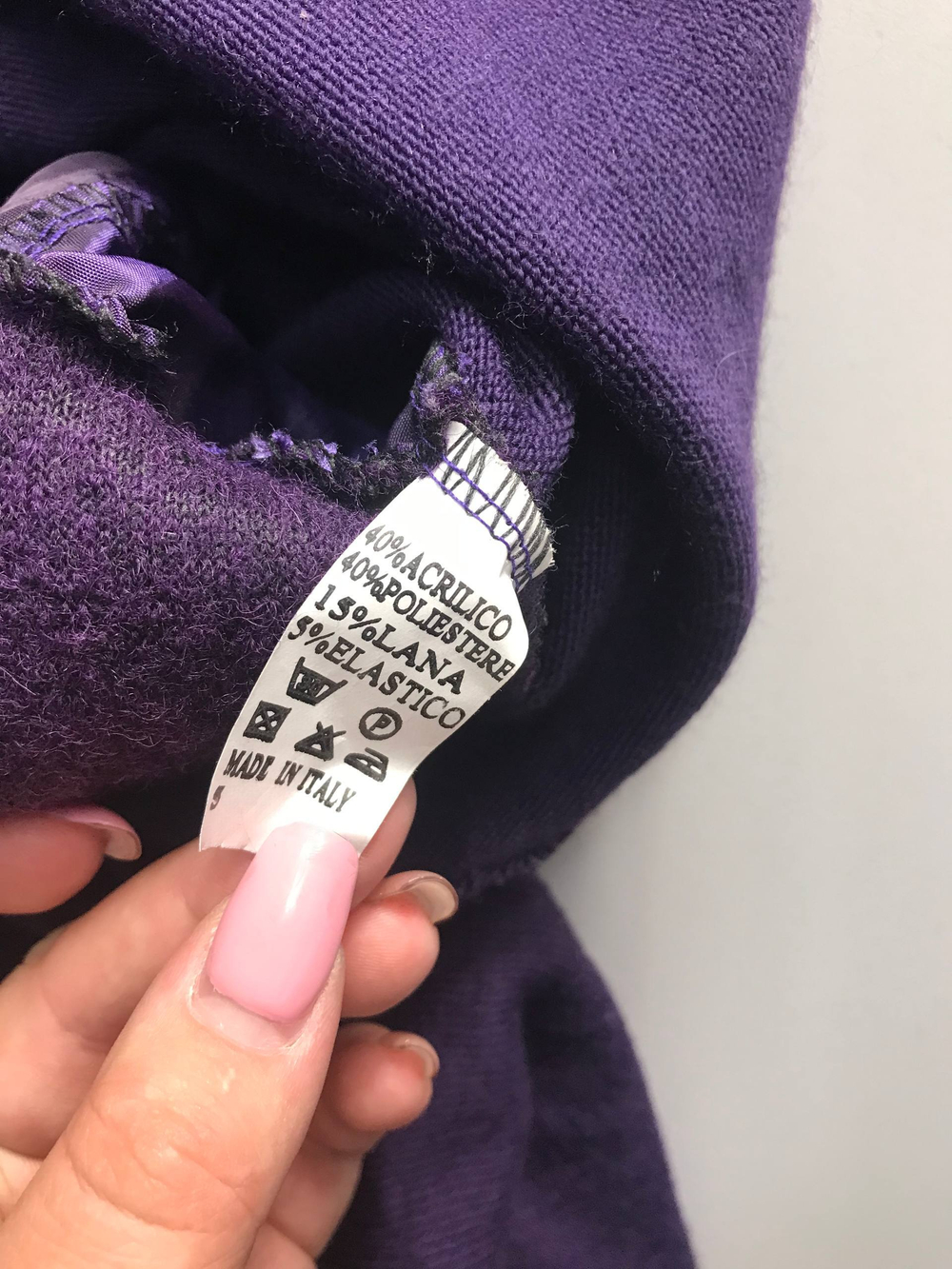 Кофта оригинального кроя, визуально на 44 размер