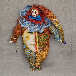 Интерьерная кукла Клоун на маске с кружевным воротником
