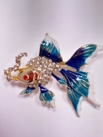 Брошь Рыбка сине-зеленый цвет хвоста