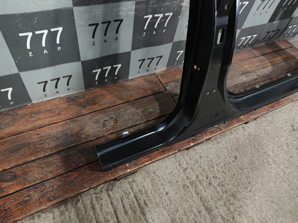 Боковина правая Changan UNI-V 22-нв Новая Оригинал C281F2702050800