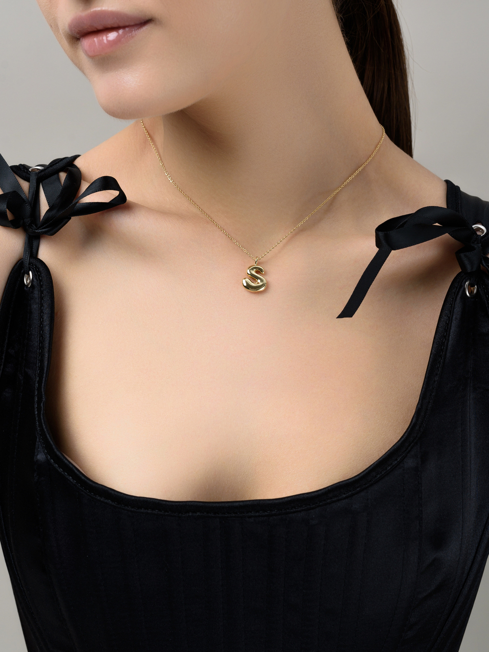 Колье с буквой