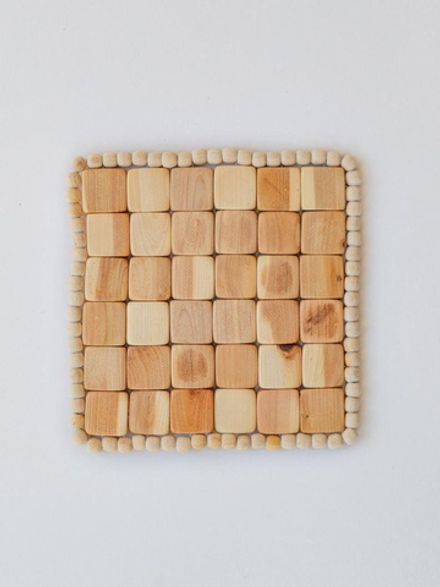 Подставка средняя "Паркет" из можжевельника