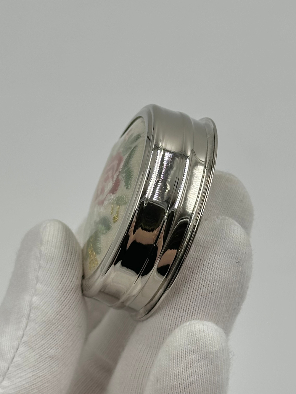 Таблетница с вышивкой