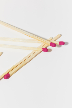 Спички в стеклянной колбе розовые