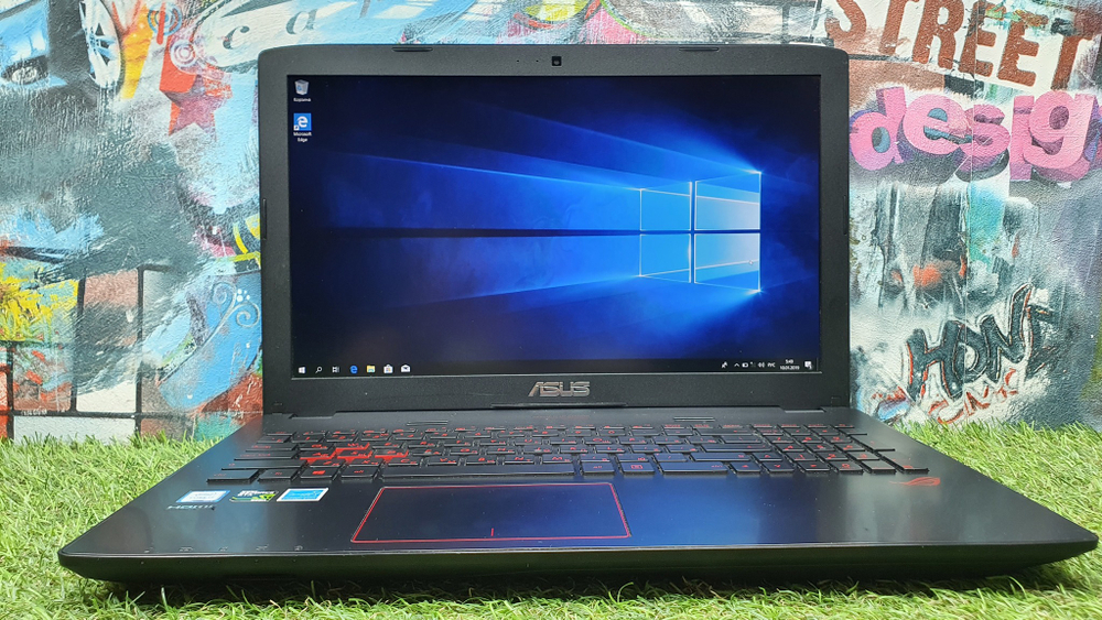 Игровой ASUS i7-7/12 Gb/GTX 960M 4 Gb/FHD