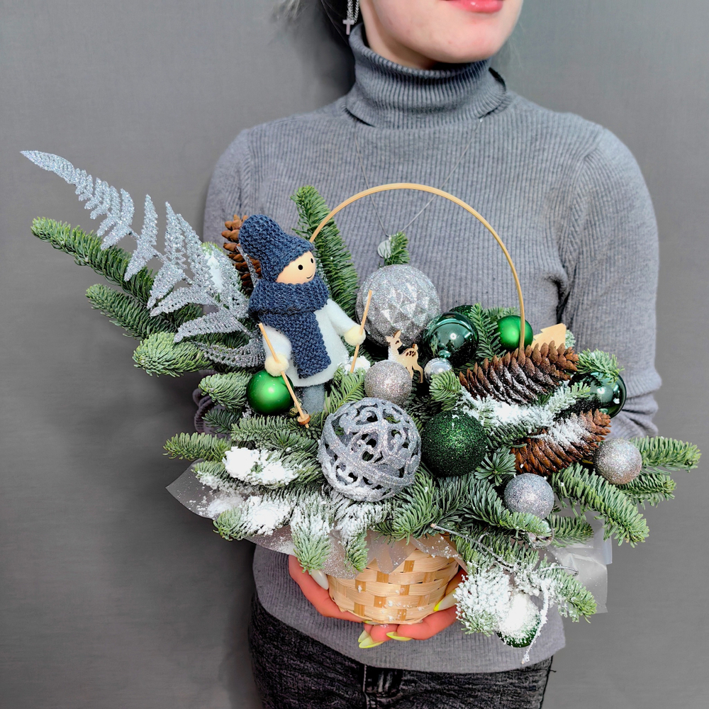 Корзина новогодняя