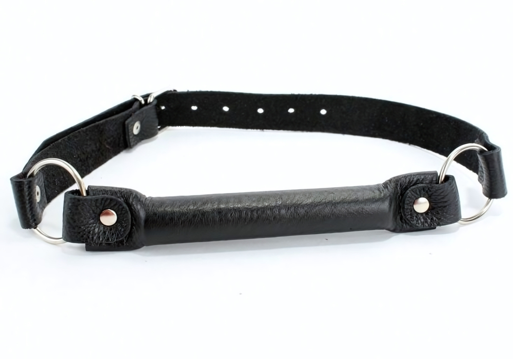 Черный кожаный кляп-трензель на кольцах (Цвет: черный)