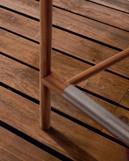 Полубарный стул для улицы Turqueta из дерева, высота 65 см