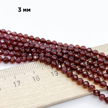 Гранат граненый бусины, диаметр около 3,2-3,4 мм, цена за нить 38 см