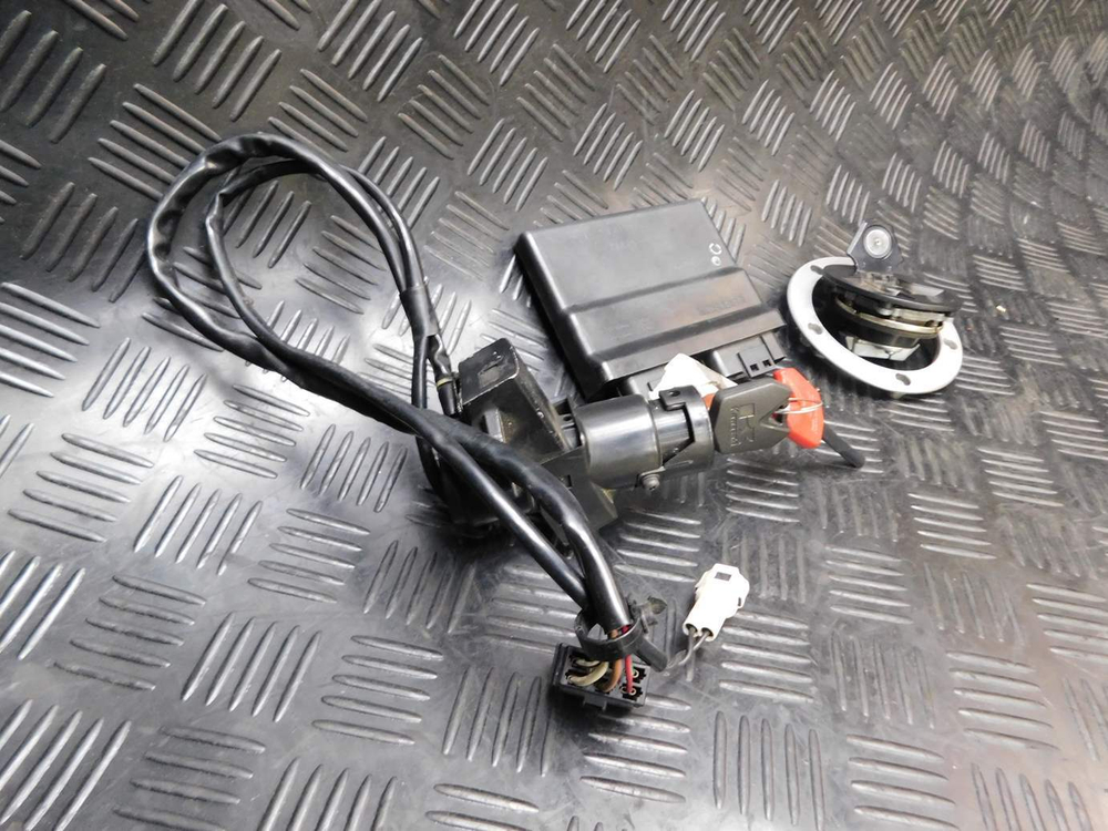 Коммутатор с замком зажигания Kawasaki ZZR1400 ZXT40C (и крышкой бака) 051923