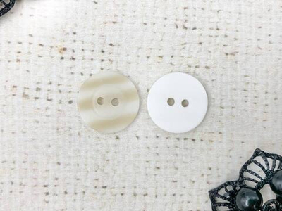 Пуговицы, d 1,8 см, 2 прокола, бежево-белый