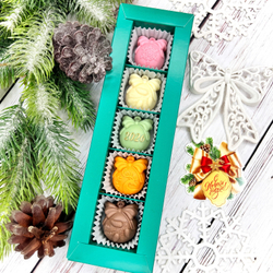 Шоколадный набор "Новогодние шары 2026 ": 5 конфет ручной работы