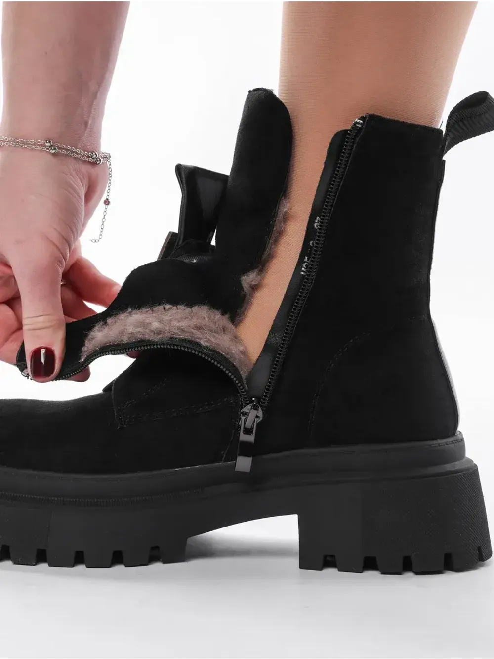 Зимние ботинки на высокой платформе