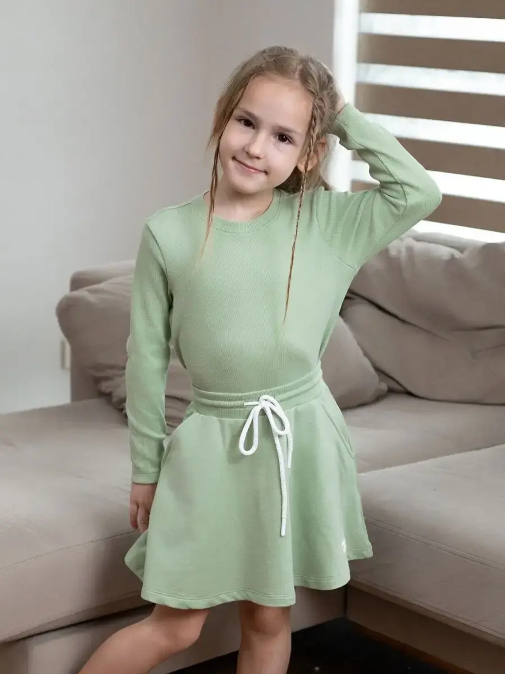 Костюм трикотажный демисезонный, лонгслив и юбка