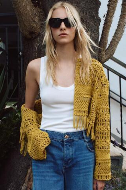 ZARA КОРОТКИЙ КАРДИГАН ИЗ МАКРАМЕ С БАХРОМОЙ, ЦВЕТ ОЛИВКОВОГО МАСЛА