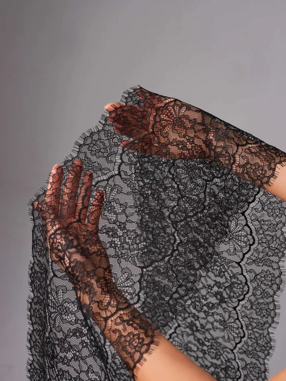 01-61 Кружево шантильи 23 см, черный