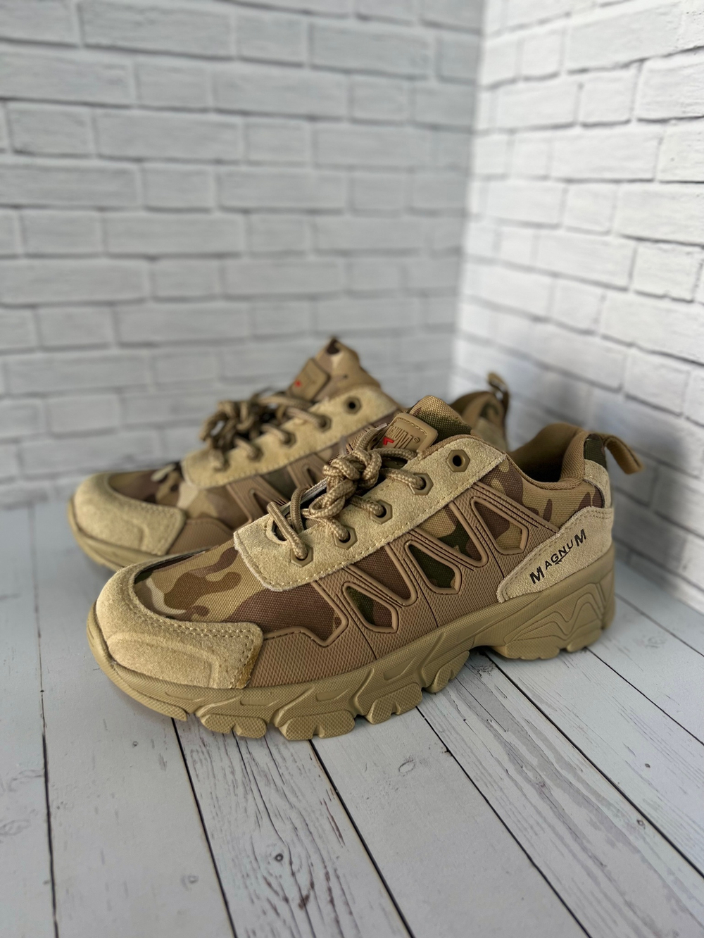 Треккинговые кроссовки Magnum / мультикам-песок