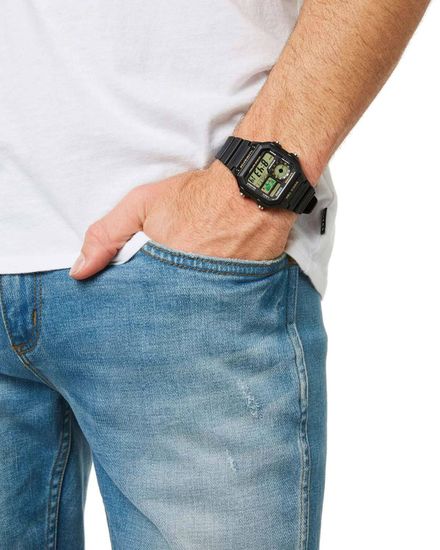 Наручные часы CASIO AE-1200WH-1B