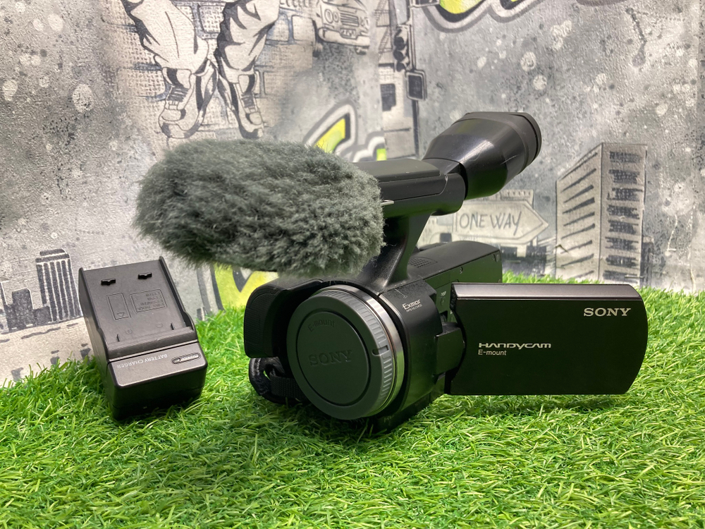 Видеокамера Sony NEX-VG10