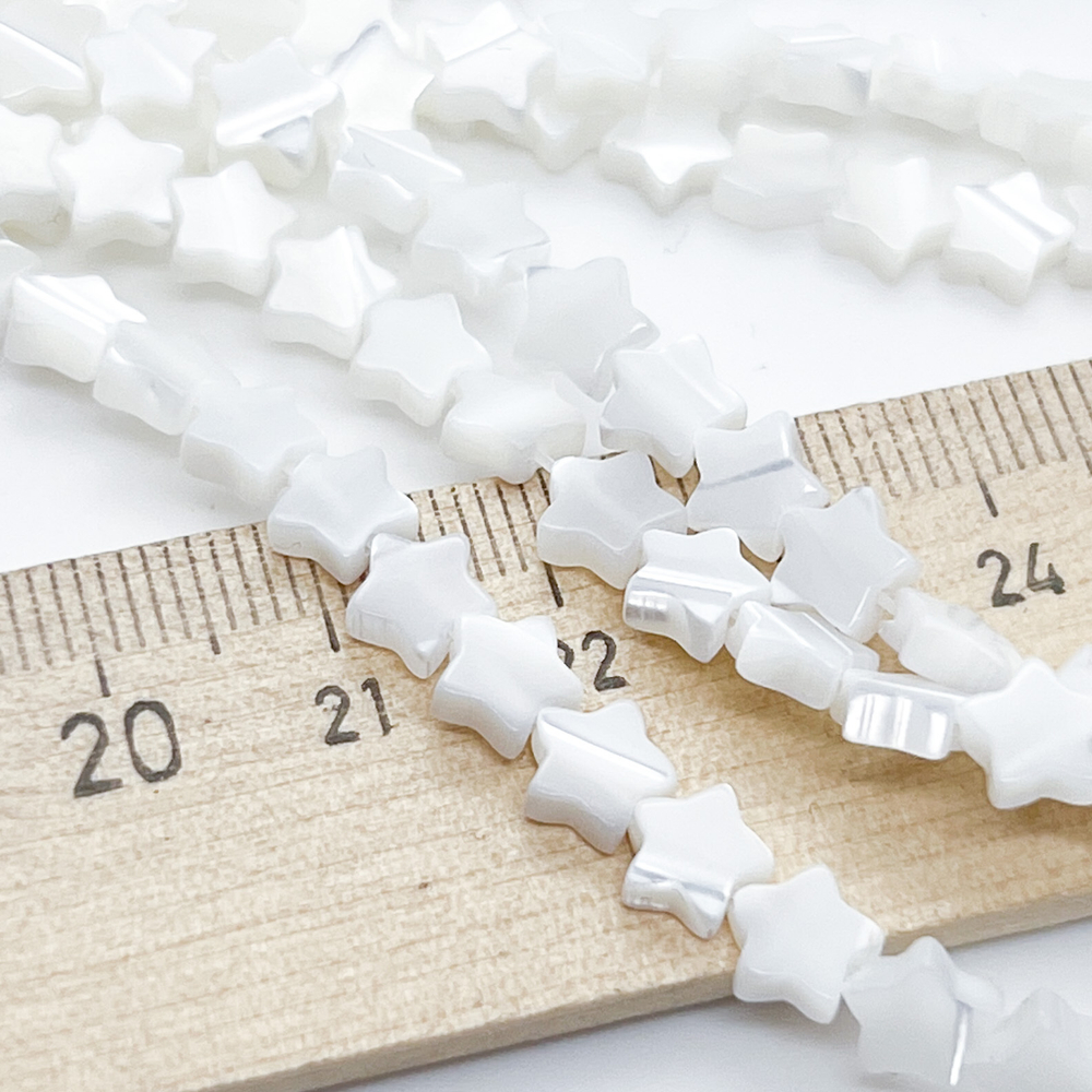 Перламутр Звездочка, цвет белый, размер около 6,1*6,4 мм, цена за отрезок 19 см (1/2 нити)