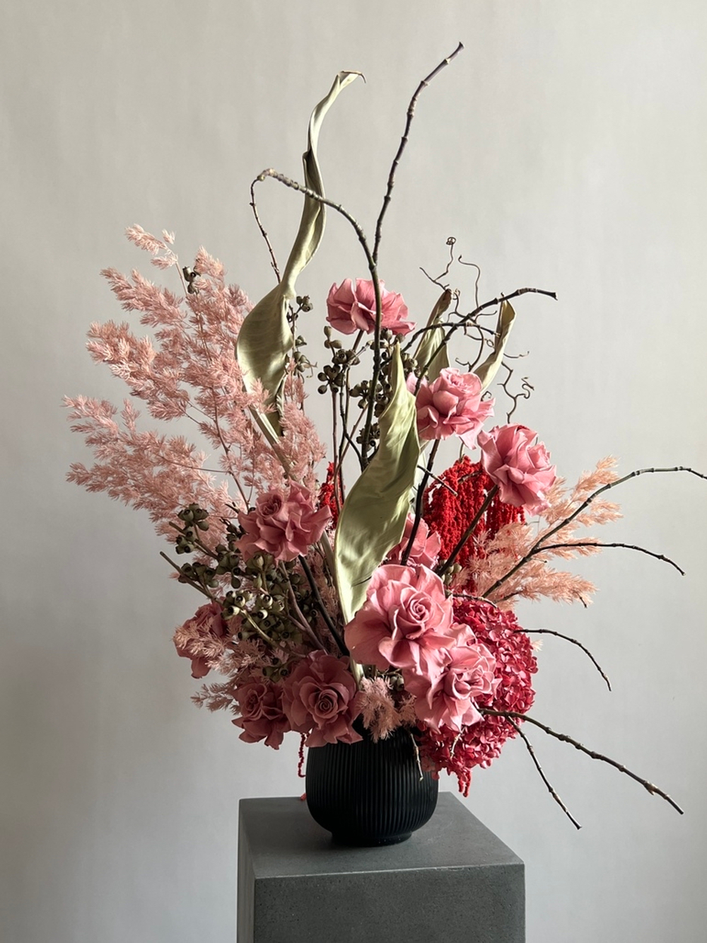 Композиция в кашпо Стрелиция