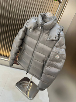 Пуховик Moncler