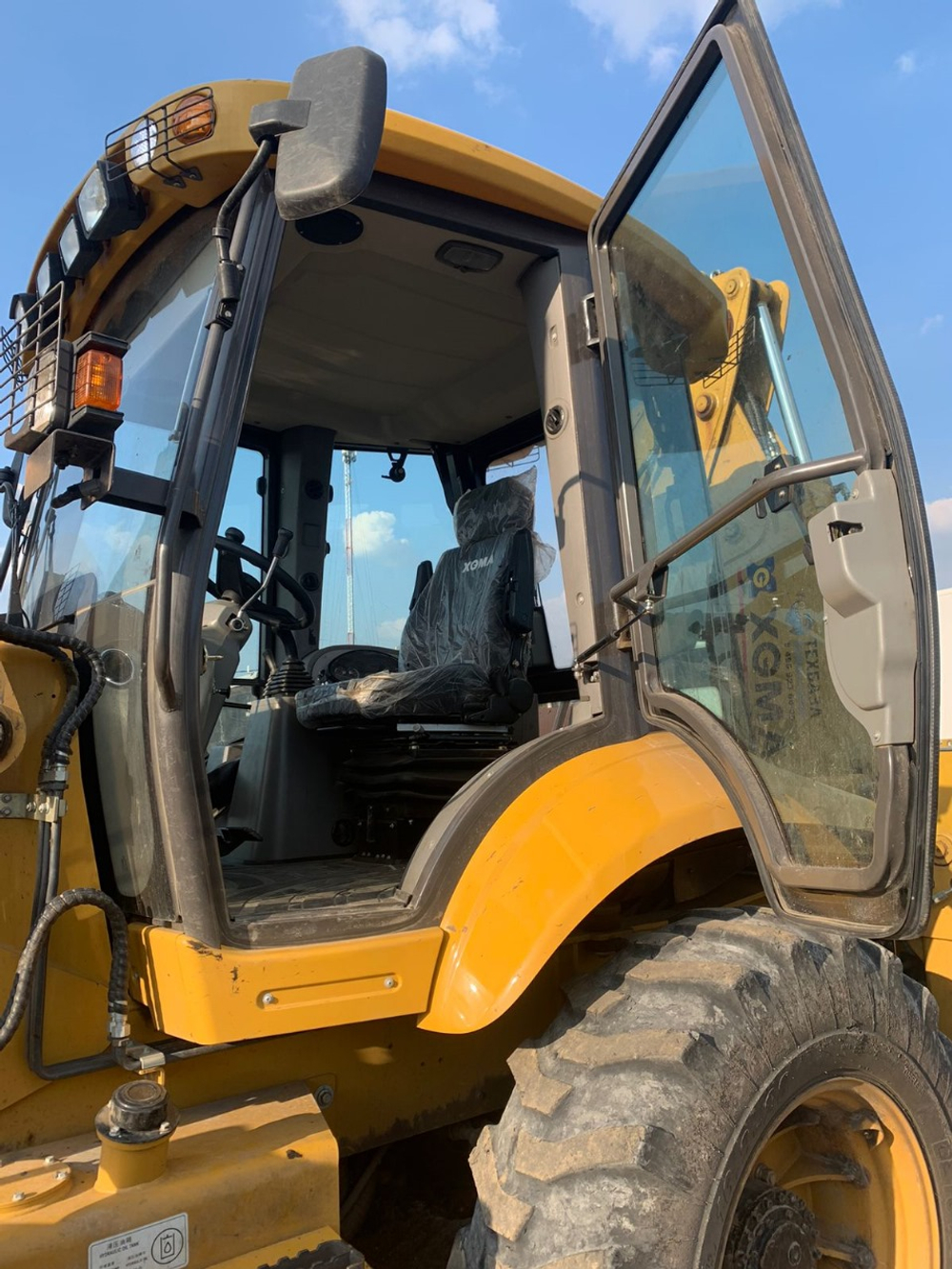 XGMA XG765* Экскаватор-погрузчик XG765H-4TX (Дизельный, 4,8 л, 102 л.с., АТ)