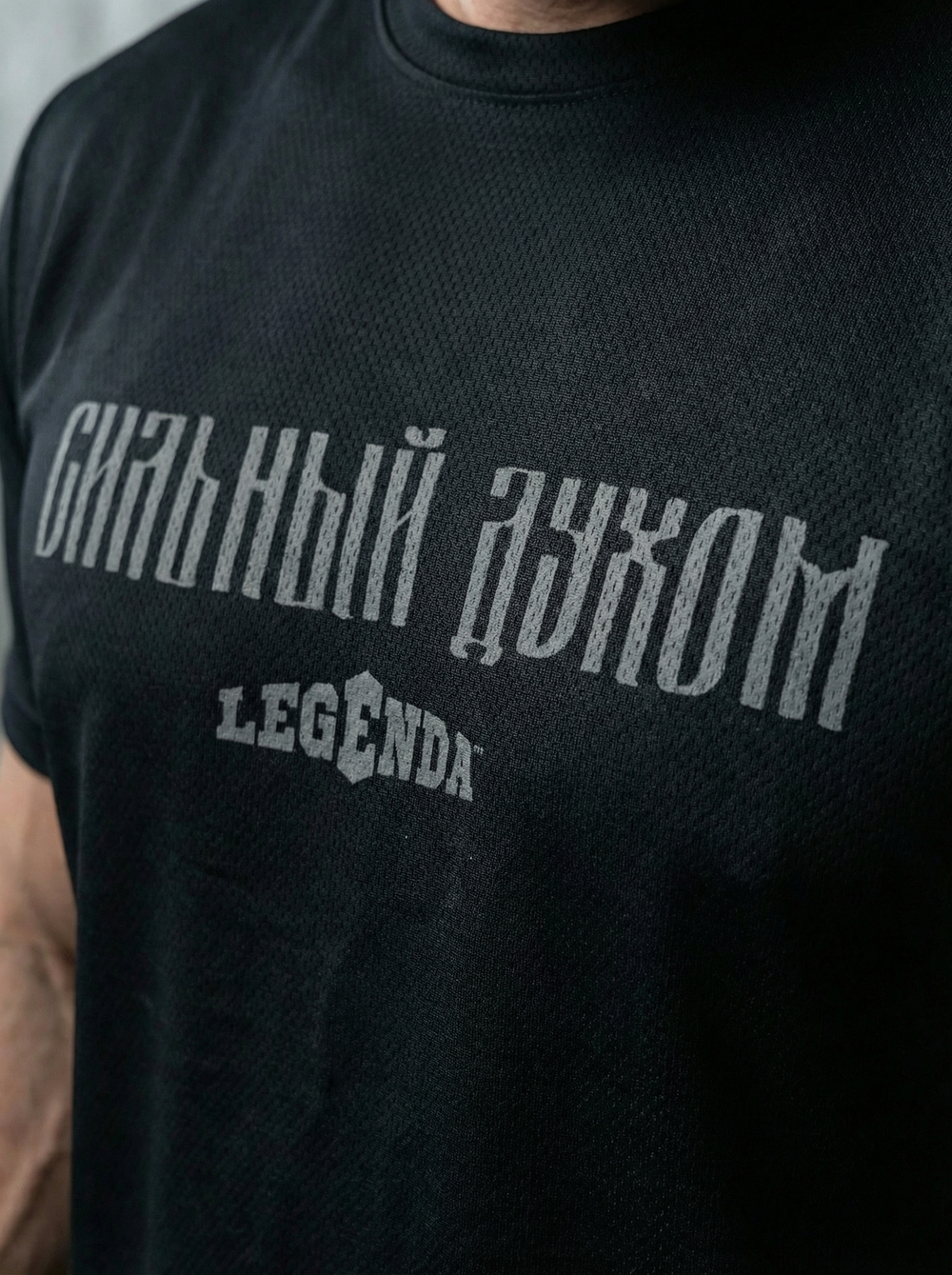 Футболка тренировочная мужская черная LEGENDA Logo Сильный духом