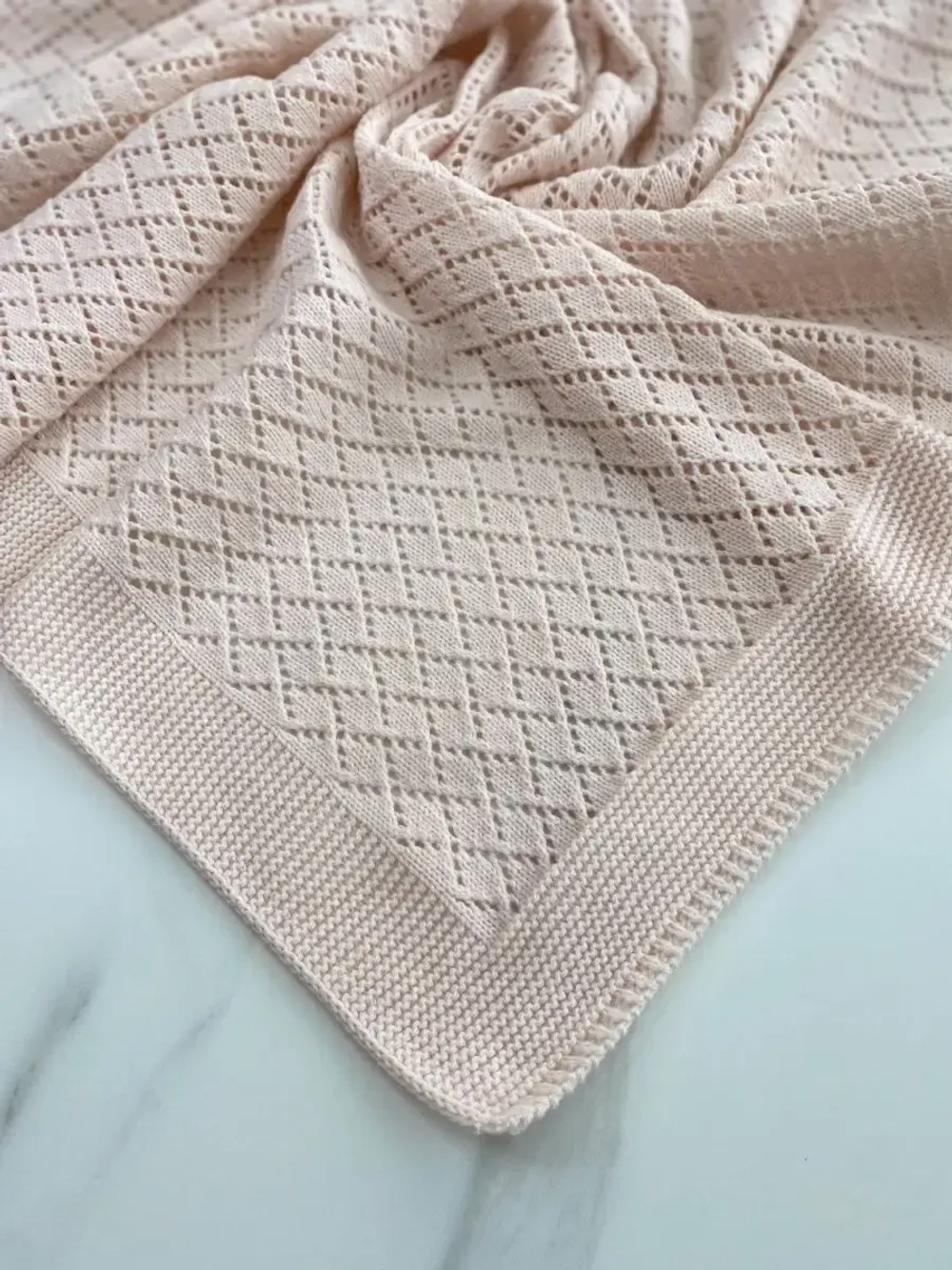 Вязаный плед для новорожденного