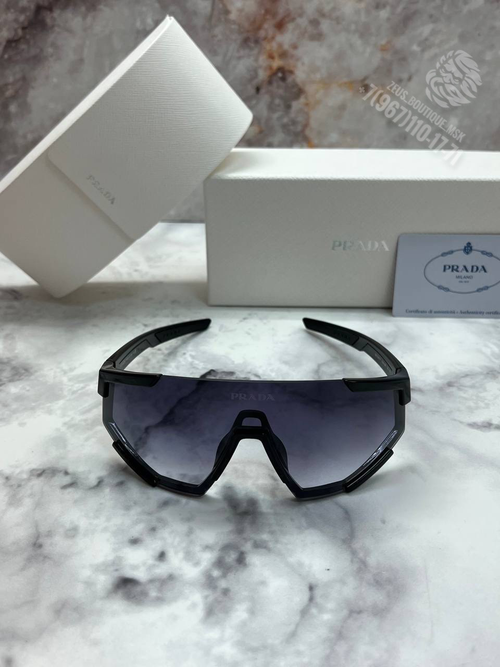 Солнечные очки Prada
