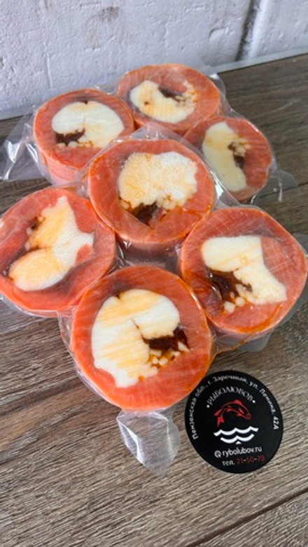 Рулет из форели с сыром и вялеными томатами для запекания