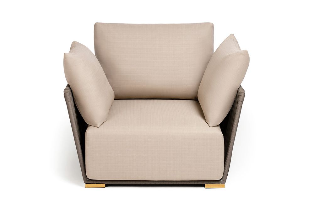 "Форли" кресло плетеное из роупа, каркас алюминий светло-серый (RAL7035) муар, роуп серо-коричневый 23мм, ткань Mossle бежевая