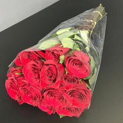 Пачка красных роз, Finally 60 см, Tessa