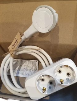 Удлинитель 2 розетки 1метр с плоской потайной вилкой невидимкой угловой